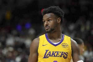 库里：布朗尼三四岁的时候我就看出了他的天赋 将来肯定能有作为