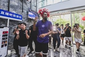 NBA球星丁威迪空降 沉浸式体验闽南文化 学会爱拼才会赢！