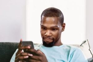 杜兰特：2K我只打在线的 但不能说出我的账号以免被跟踪到