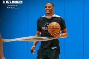 新援就位！威少现身萨克拉门托训练馆 国王生涯新篇章开启